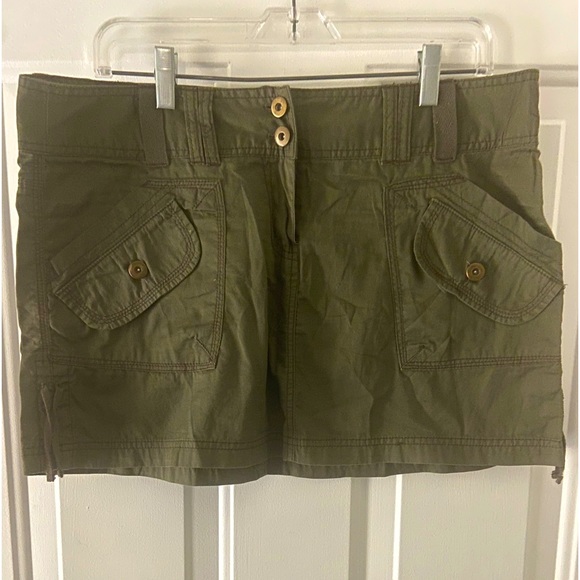 Cute khaki mini skirt - Picture 1 of 8